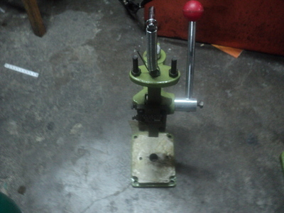 專業(yè)供應精密手動壓力機JS-16——東莞市長安雙豐五金商店詳解